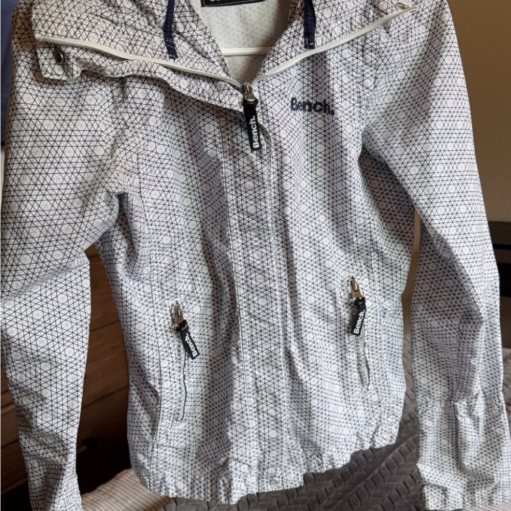 Women’s wind breaker